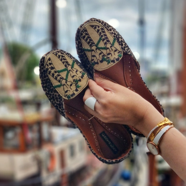 “Holidaze Khussa shoes for women, brown leather with elegant embroidery, traditional handcrafted Pakistan”