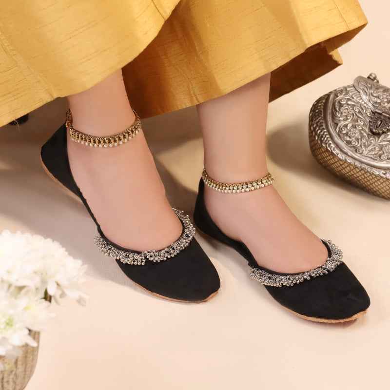 “Beaded Halo Black simple plain Khussa shoes for women, black leather, elegant ethnic footwear Pakistan”