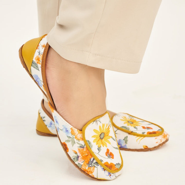 “Close-up of Botanical shoes highlighting embroidery details and leather texture, perfect for daily wear”