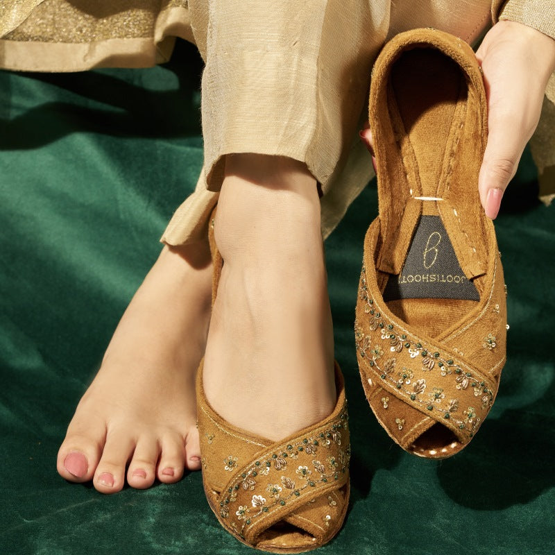 Beige Peshawari Khussa – handmade ethnic shoes for women, buy Peshawari khussa online