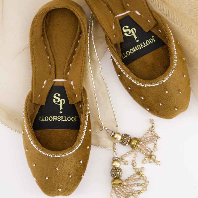 Side view of Mitti Kids Khussa shoes showing comfortable fit and minimalistic design for girls