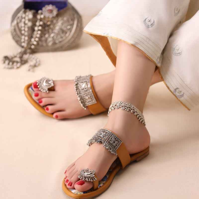 Zard Bagh Kolhapuri chappal for ladies, yellow color, ethnic footwear Pakistan